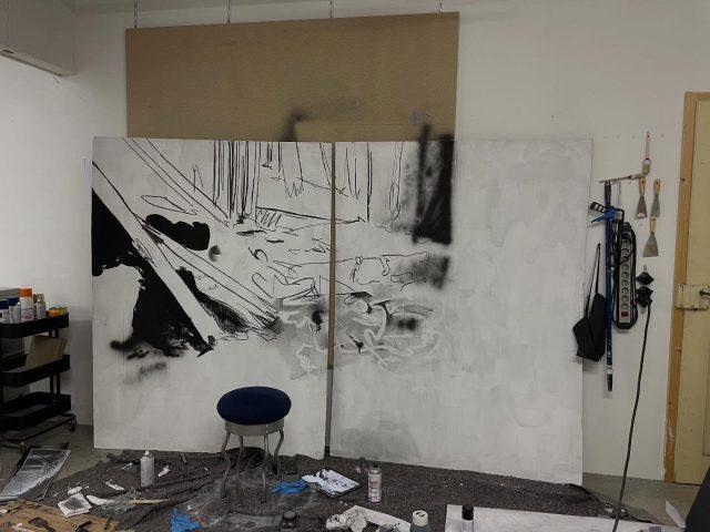 Neue Arbeit, neues Glück. ✨
Ein kleiner Behind-the-Scenes-Blick in den Prozess meines neuen Werks für die Ausstellung „Widerhall“ mit @sarah.le92 im @museumaltesrathausleingarten im Mai 2026

Ich freue mich darauf, bald mehr davon zu zeigen. 🎨

#behindthescenes #artprocess #newwork #artiststudio #workinprogress