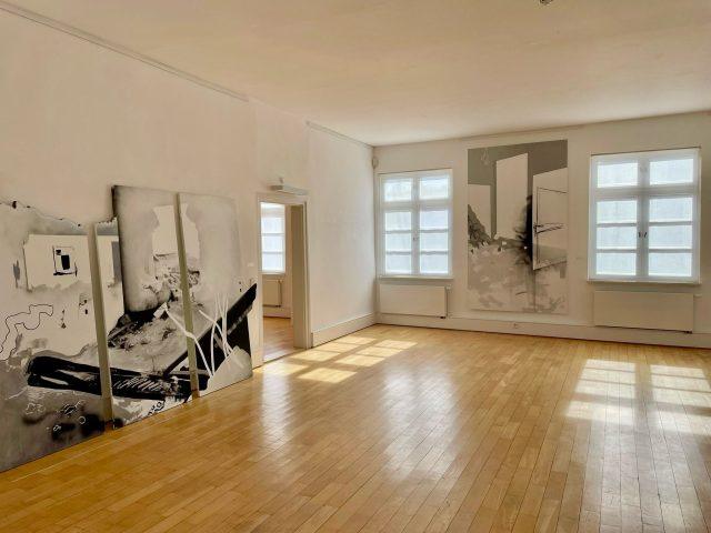 Daneben oder anderswo

Bis 22. November 2026 sind @claudiakraml_sculpture und @moritzduemmel gemeinsam in der Städtischen Galerie Ehingen zu sehen.

📍 Städtische Galerie Ehingen
Tränkberg 9, 89584 Ehingen

🗓️ 20.09.–22.11.2026
🕑 Mi., Sa. & So., 14–17 Uhr

Öffentliche Führungen:
• So., 27.09., 15 Uhr
• So., 08.11., 15 Uhr

Wir freuen uns auf euren Besuch!

www.galerie-ehingen.de

#art #artists #ehingen #badenwurttemberg #ausstellung